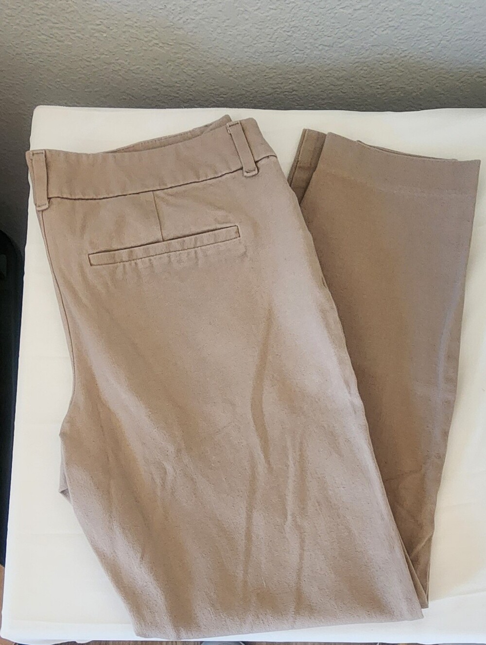 Old Navy Womens Beige Capris - Size 4
